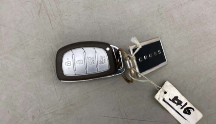 2019 Hyundai VENUE SX(O) 1.4 CRDI, Diesel, Manual, 56,472 km, Key Close Up