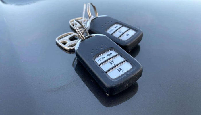 2021 Honda Amaze 1.2L I-VTEC VX, Petrol, Manual, 25,543 km, Key Close Up
