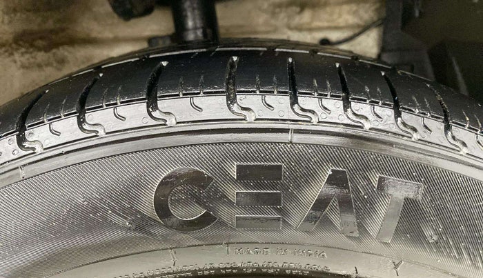 2016 Maruti Ertiga VXI, Petrol, Manual, 92,745 km, Right Front Tyre Tread