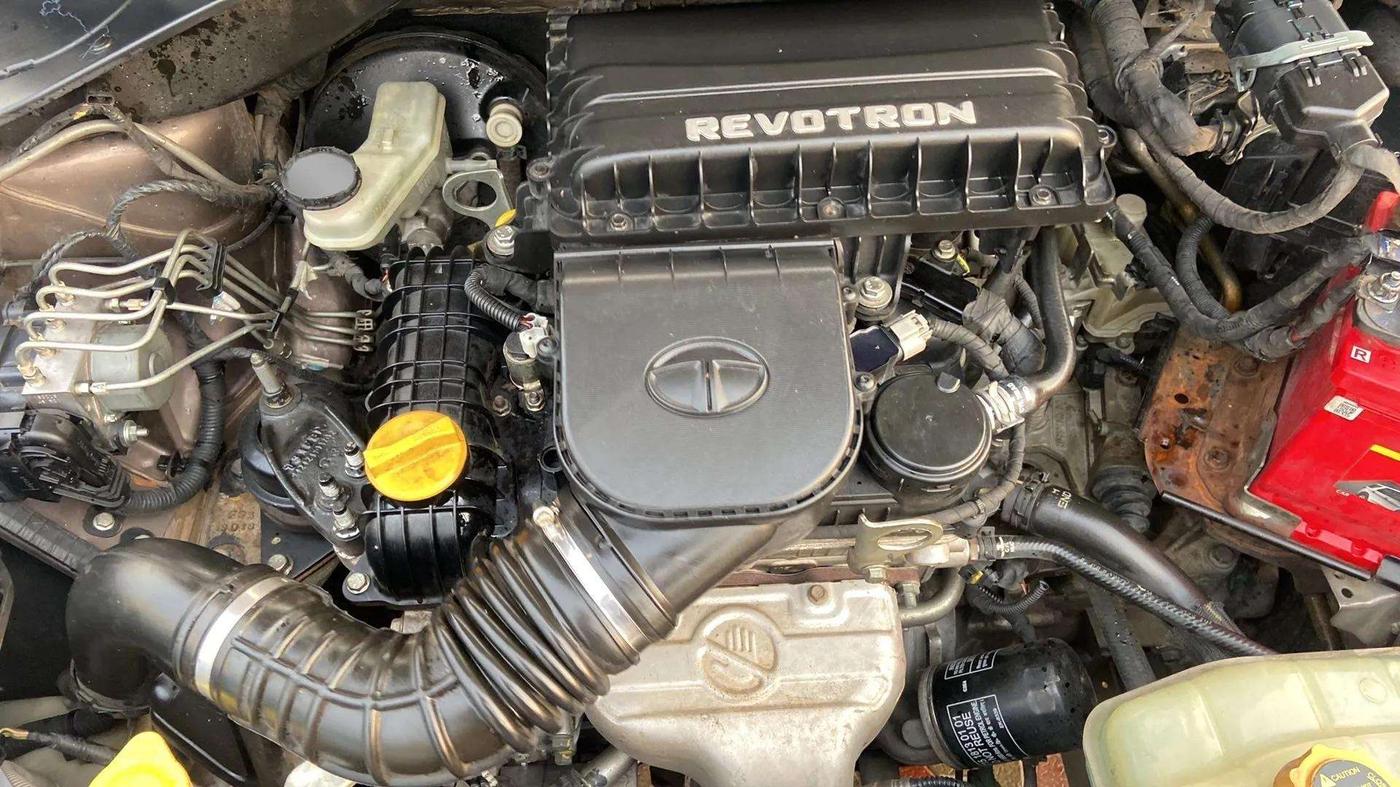 2018 Tata Tiago XZA PETROL, Petrol, Automatic, 99,984 km, Open Bonet
