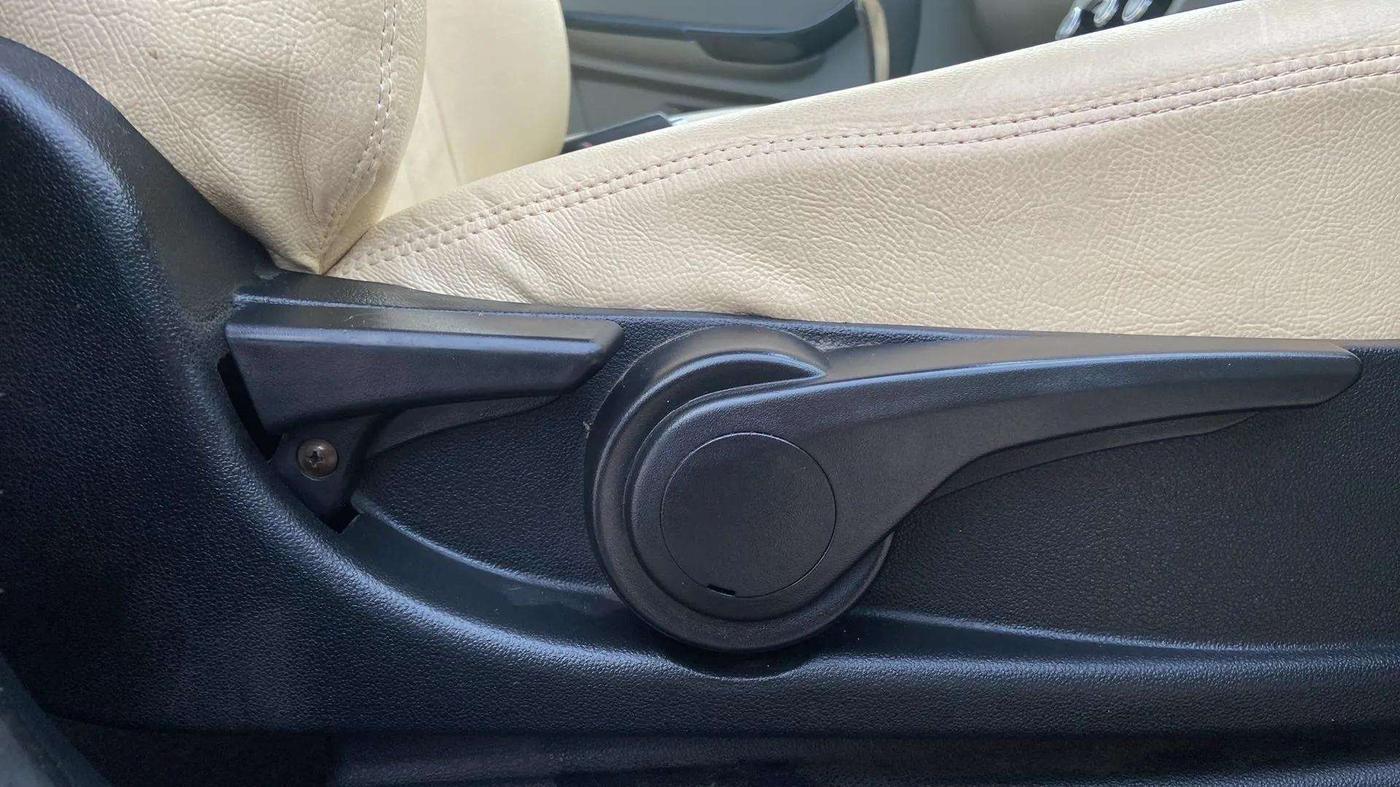 2018 Tata Tiago XZA PETROL, Petrol, Automatic, 99,984 km, Driver Side Adjustment Panel