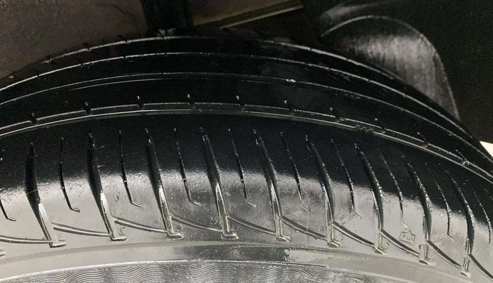 2017 Renault Duster RXL 1.6 PETROL, Petrol, Manual, 32,061 km, Left Rear Tyre Tread