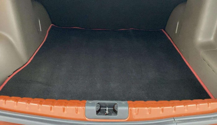 2017 Renault Duster RXL 1.6 PETROL, Petrol, Manual, 32,061 km, Boot Inside