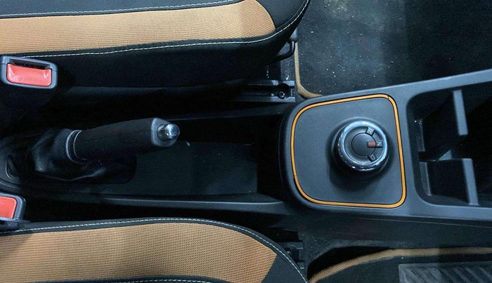 2020 Renault Kwid CLIMBER 1.0 AMT (O), Petrol, Automatic, 15,888 km, Gear Lever