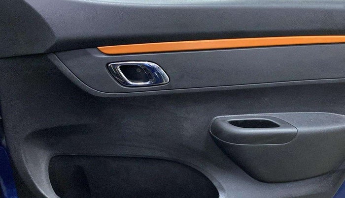 2020 Renault Kwid CLIMBER 1.0 AMT (O), Petrol, Automatic, 15,888 km, Driver Side Door Panels Control