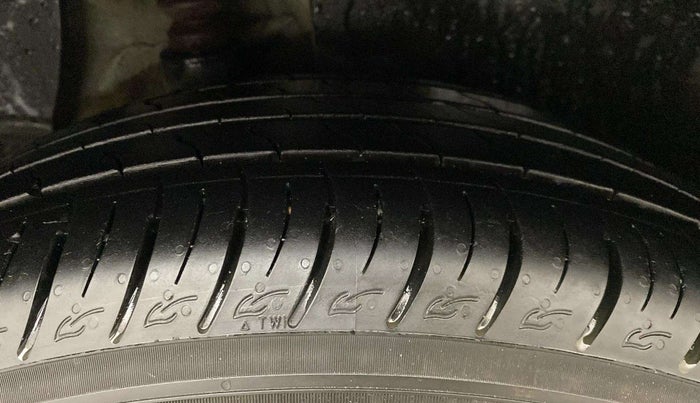 2019 Hyundai Creta SX AT 1.6 PETROL, Petrol, Automatic, 26,106 km, Right Rear Tyre Tread