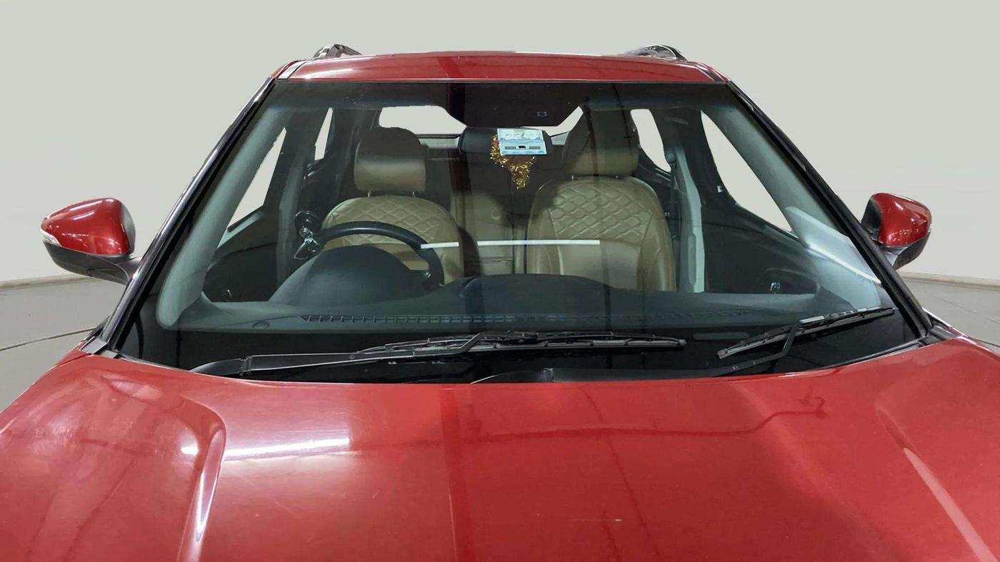 2020 Mahindra XUV300 W8 1.2 PETROL, Petrol, Manual, 21,642 km, Front Windshield