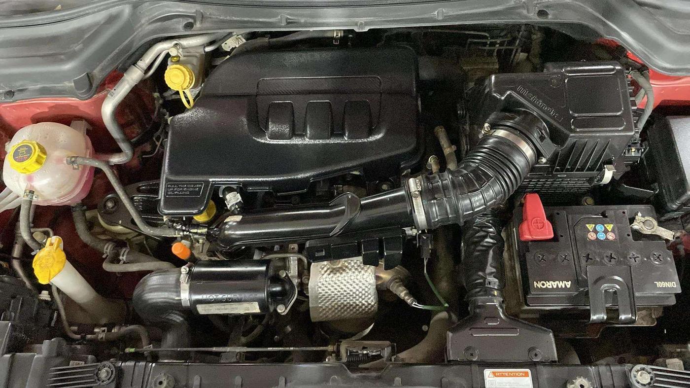 2020 Mahindra XUV300 W8 1.2 PETROL, Petrol, Manual, 21,642 km, Engine View