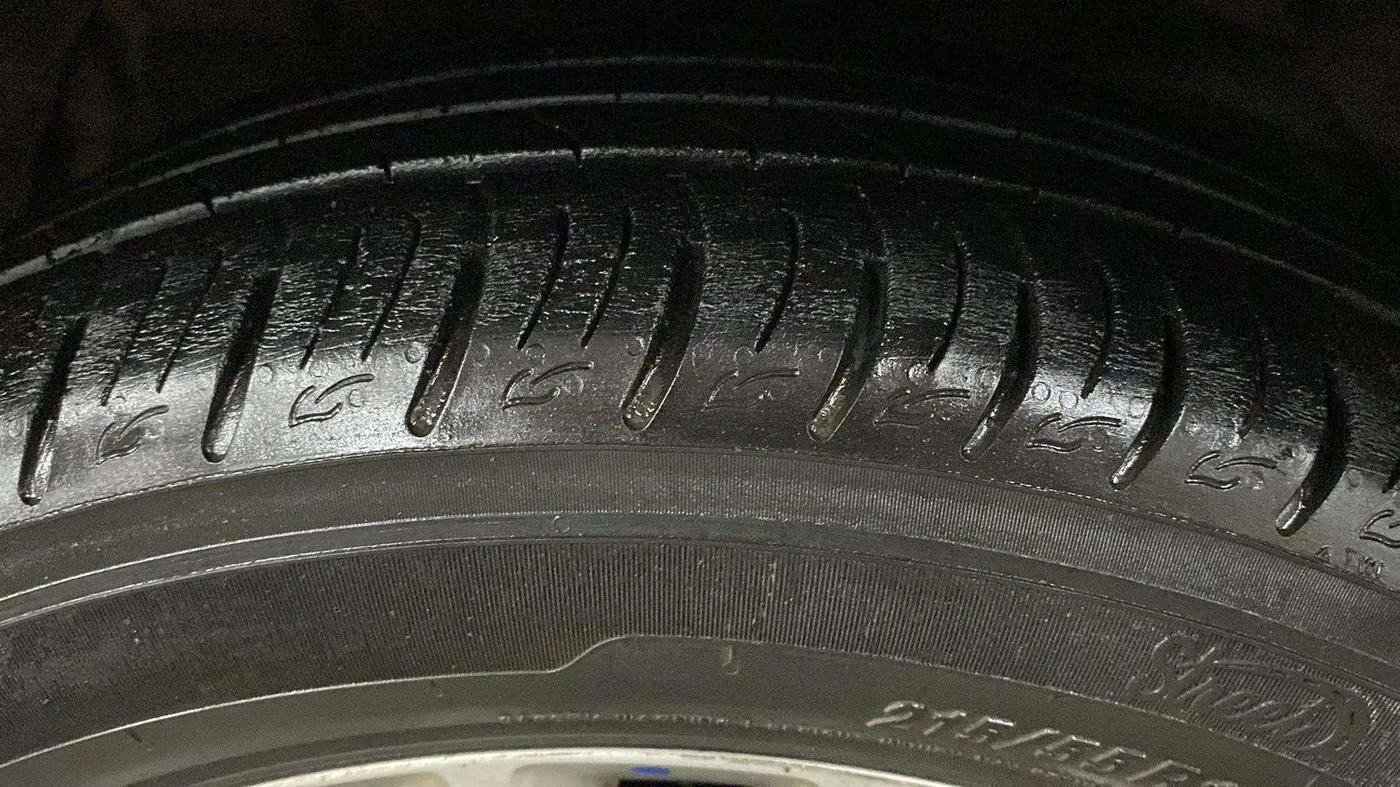 2020 Mahindra XUV300 W8 1.2 PETROL, Petrol, Manual, 21,642 km, Left Front Tyre Tread