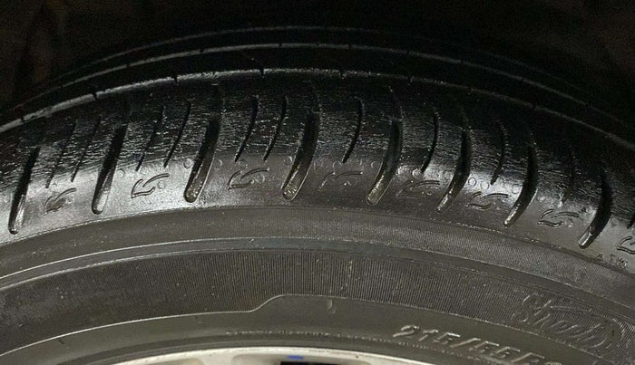2020 Mahindra XUV300 W8 1.2 PETROL, Petrol, Manual, 21,686 km, Left Front Tyre Tread