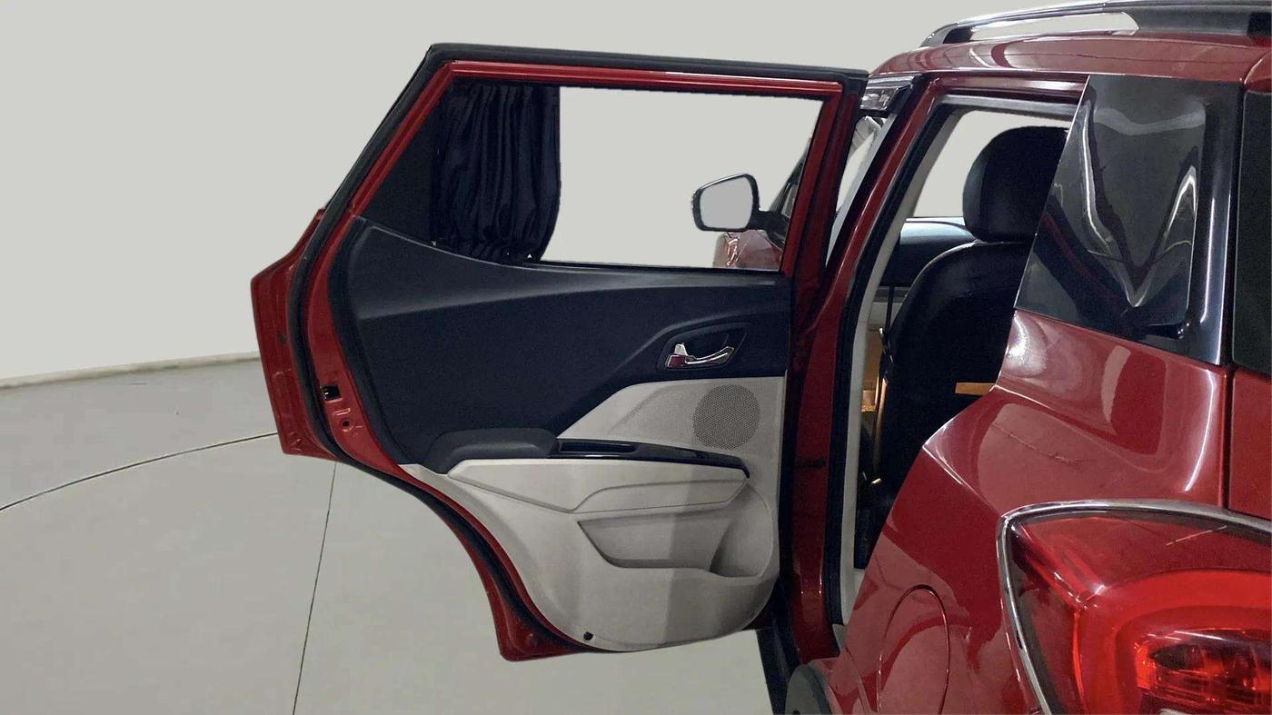 2020 Mahindra XUV300 W8 1.2 PETROL, Petrol, Manual, 21,642 km, LHS Rear Door