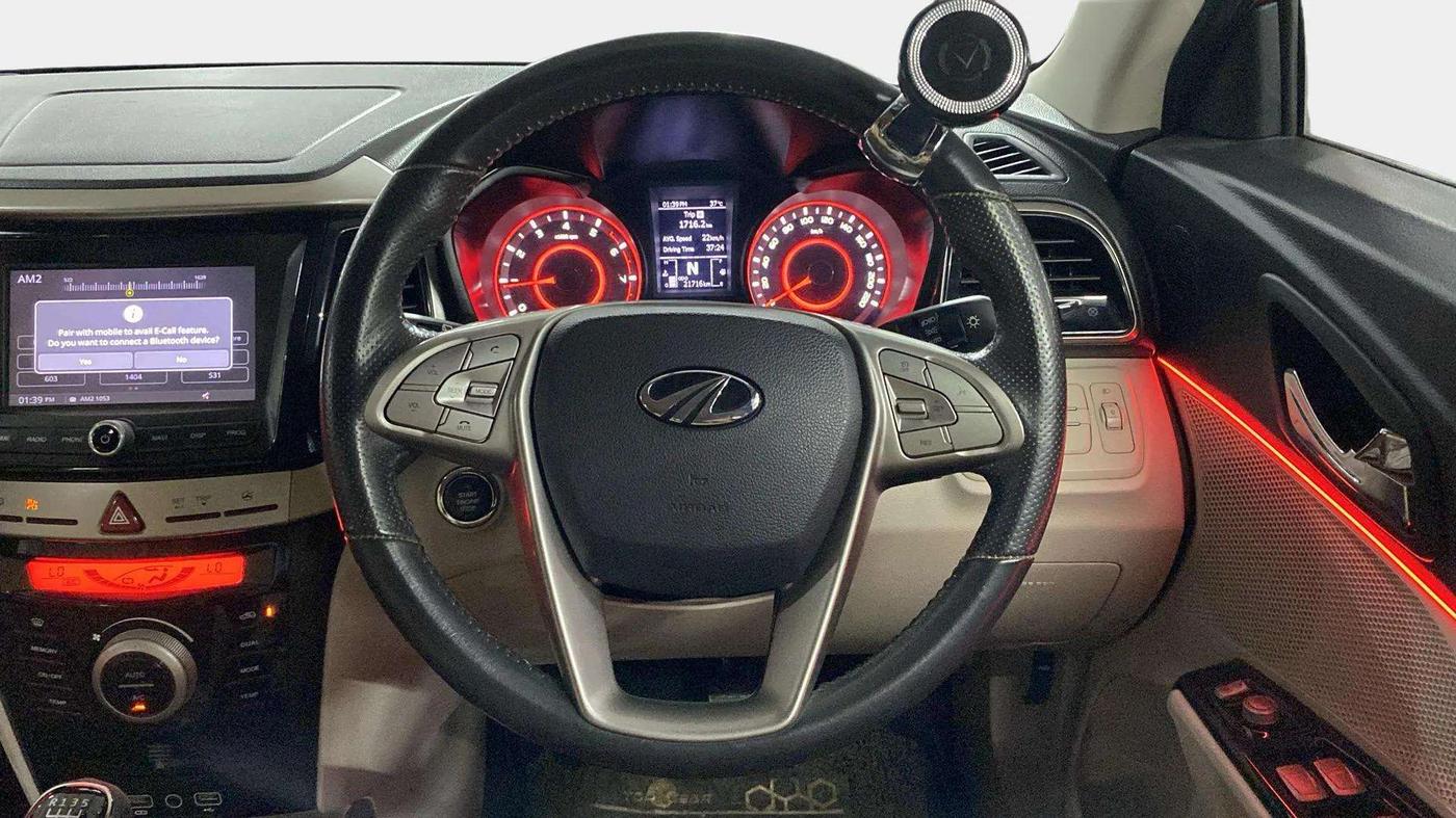 2020 Mahindra XUV300 W8 1.2 PETROL, Petrol, Manual, 21,642 km, Steering Wheel Close Up