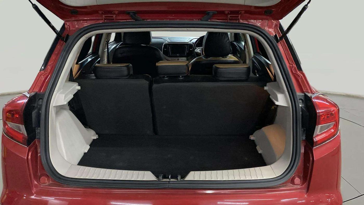 2020 Mahindra XUV300 W8 1.2 PETROL, Petrol, Manual, 21,642 km, Boot Open Zoomed View