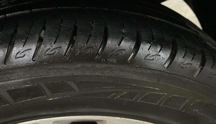 2020 Mahindra XUV300 W8 1.2 PETROL, Petrol, Manual, 21,686 km, Left Rear Tyre Tread
