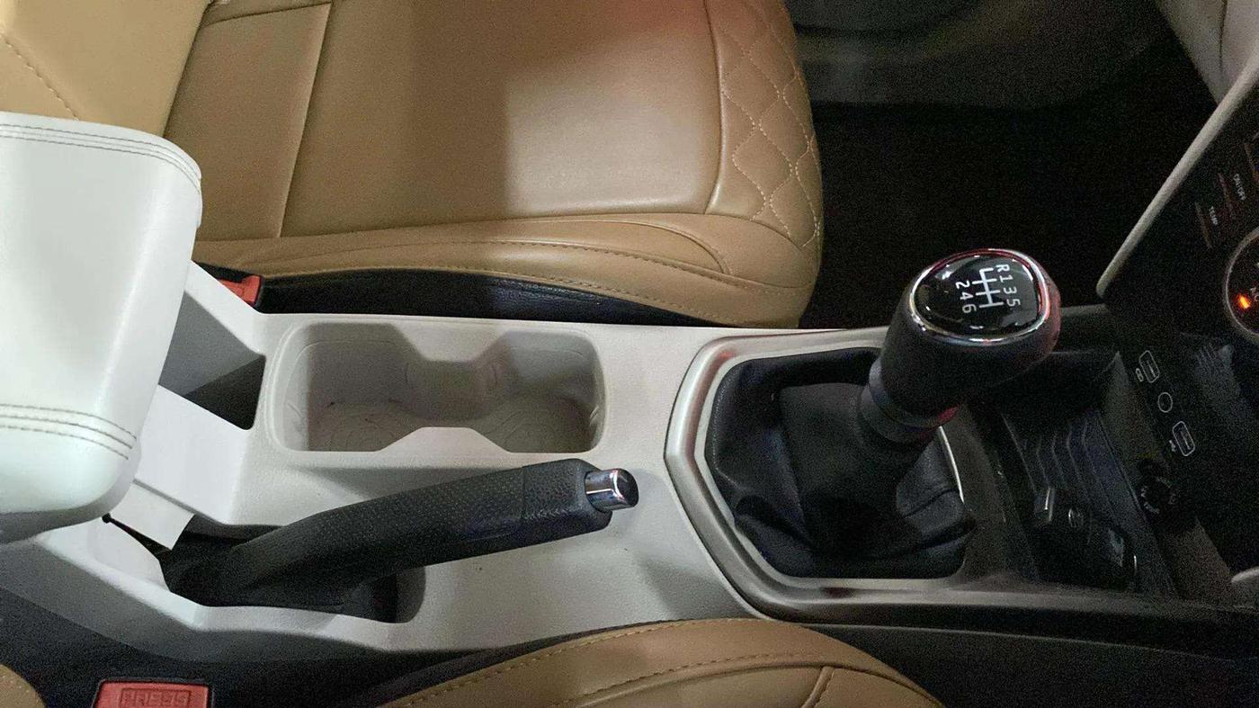 2020 Mahindra XUV300 W8 1.2 PETROL, Petrol, Manual, 21,642 km, Gear Lever