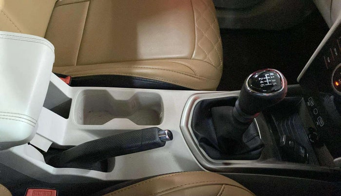 2020 Mahindra XUV300 W8 1.2 PETROL, Petrol, Manual, 21,686 km, Gear Lever