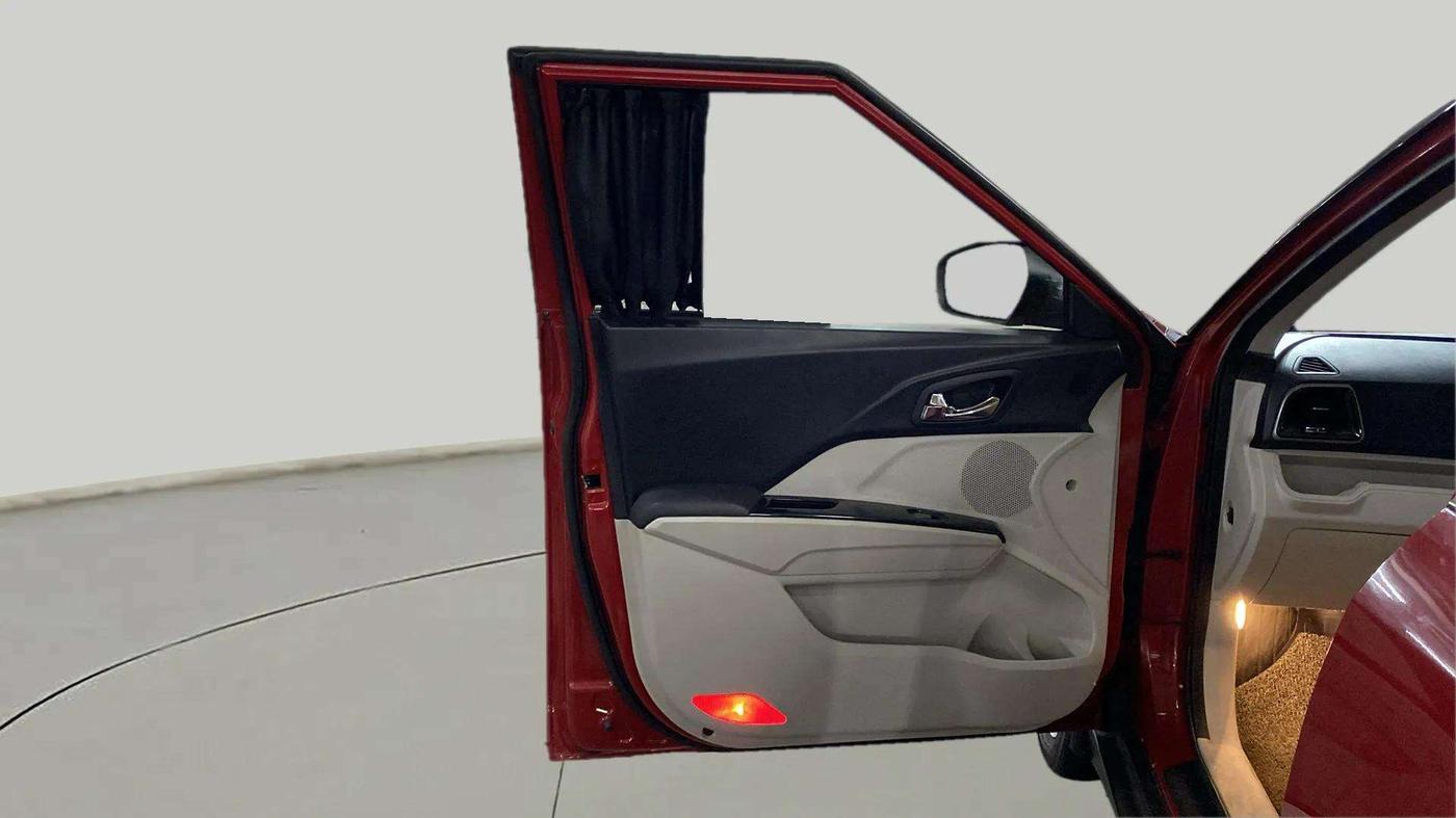 2020 Mahindra XUV300 W8 1.2 PETROL, Petrol, Manual, 21,642 km, LHS Front Door