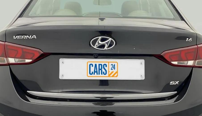 2019 Hyundai Verna 1.6 VTVT SX, Petrol, Manual, 79,165 km, Dicky (Boot door) - Handle has minor damage