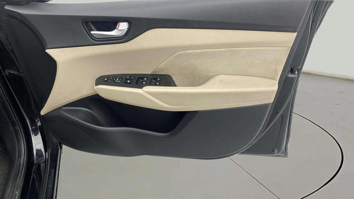 2019 Hyundai Verna 1.6 VTVT SX, Petrol, Manual, 79,165 km, Driver Side Door Panels Control
