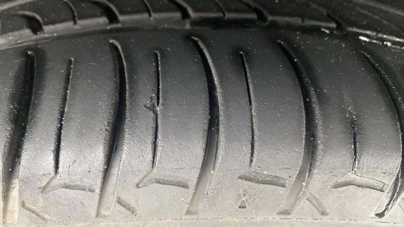 2019 Hyundai Verna 1.6 VTVT SX, Petrol, Manual, 79,165 km, Right Front Tyre Tread