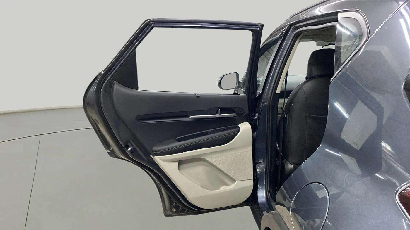 2023 KIA SONET HTX 1.0 IMT, Petrol, Manual, 8,942 km, LHS Rear Door