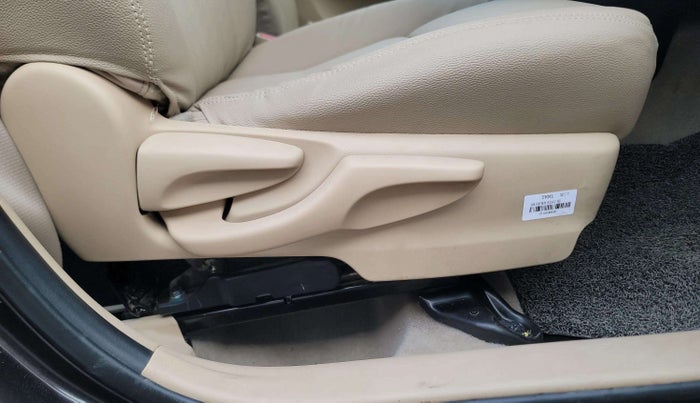 2018 Toyota YARIS V CVT, Petrol, Automatic, 1,33,567 km, Driver Side Adjustment Panel