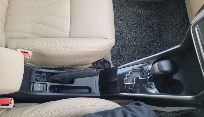 2018 Toyota YARIS V CVT, Petrol, Automatic, 1,33,567 km, Gear Lever