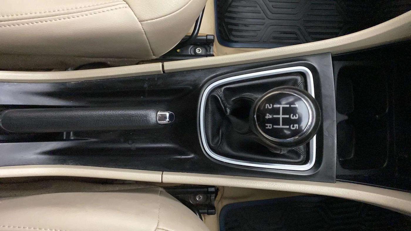 2019 Maruti Ciaz ALPHA 1.5 SHVS PETROL, Petrol, Manual, 43,475 km, Gear Lever