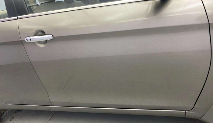 2019 Maruti Ciaz ALPHA 1.5 SHVS PETROL, Petrol, Manual, 43,377 km, Driver-side door - Paint minor damage