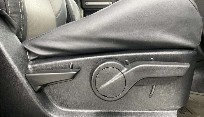 2021 Mahindra Thar LX D AT 4WD HT, Diesel, Automatic, 52,861 km, Driver Side Adjustment Panel