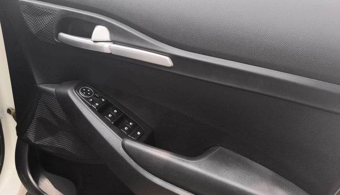2020 KIA SELTOS HTK PLUS 1.5, Petrol, Manual, 49,671 km, Driver Side Door Panels Control