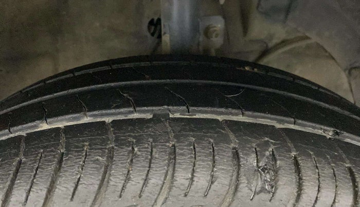 2021 Maruti Baleno DELTA PETROL 1.2, Petrol, Manual, 74,438 km, Right Front Tyre Tread