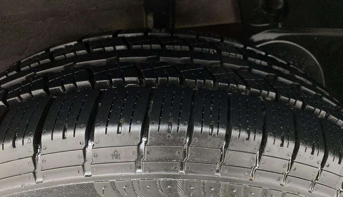2017 Renault Duster RXL PETROL, Petrol, Manual, 39,597 km, Left Rear Tyre Tread