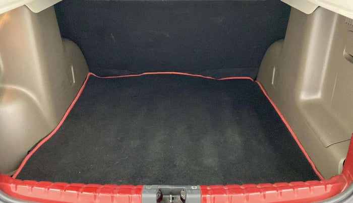 2017 Renault Duster RXL PETROL, Petrol, Manual, 39,597 km, Boot Inside