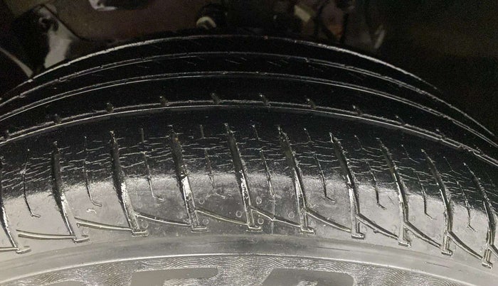 2017 Renault Duster RXL PETROL, Petrol, Manual, 39,597 km, Left Front Tyre Tread