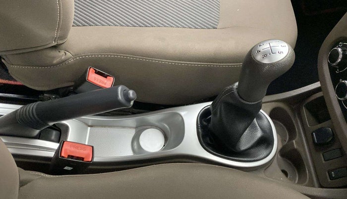 2017 Renault Duster RXL PETROL, Petrol, Manual, 39,597 km, Gear Lever
