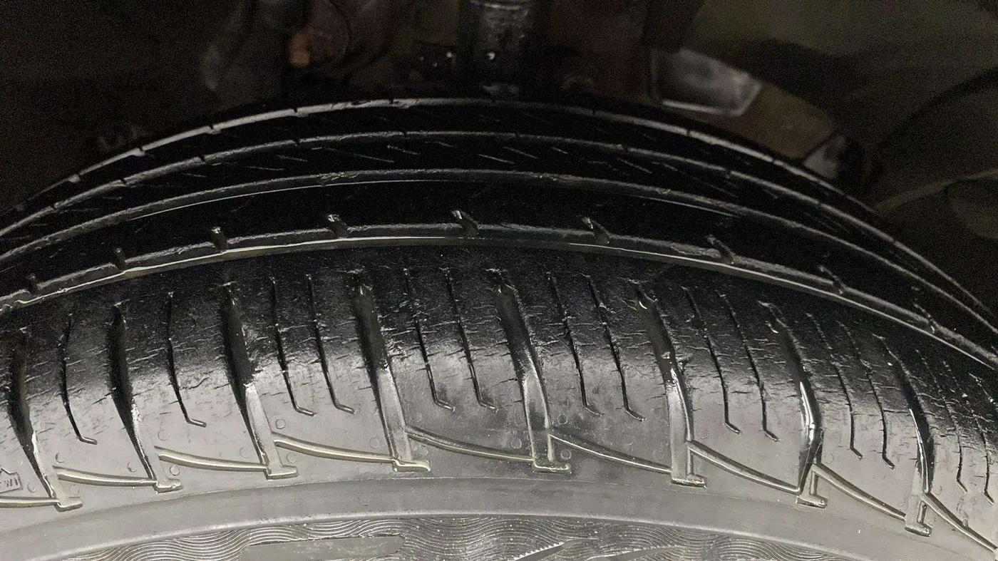 2017 Renault Duster RXL PETROL, Petrol, Manual, 39,597 km, Right Front Tyre Tread