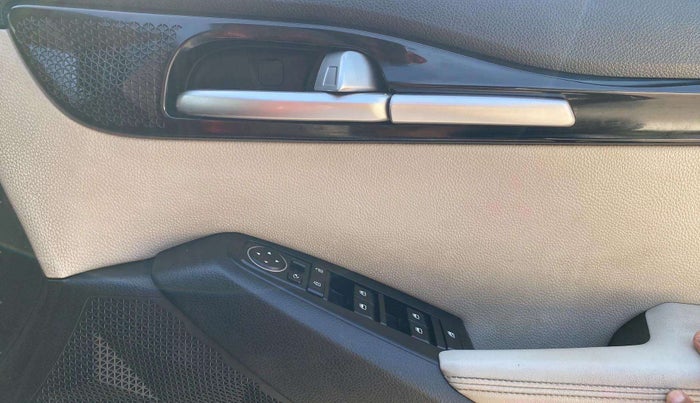 2020 KIA SELTOS HTX 1.5 PETROL, Petrol, Manual, 34,314 km, Driver Side Door Panels Control