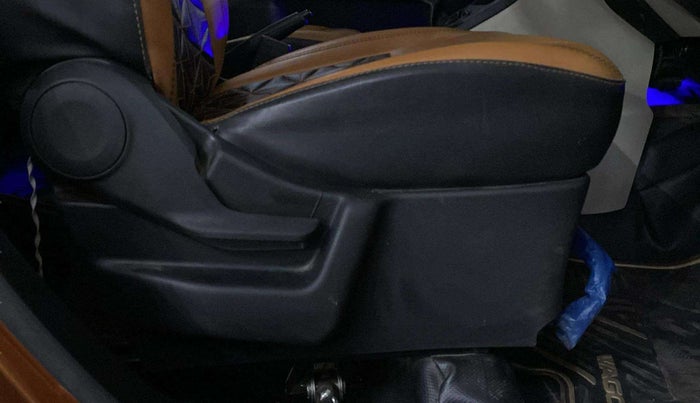 2021 Maruti New Wagon-R LXI CNG 1.0, CNG, Manual, 41,093 km, Driver Side Adjustment Panel