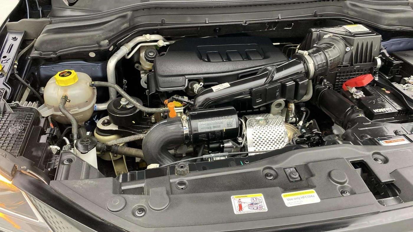 2024 Mahindra XUV 3XO AX5 1.2 L TCMPFI AT, Petrol, Automatic, 6,154 km, Engine View - Right