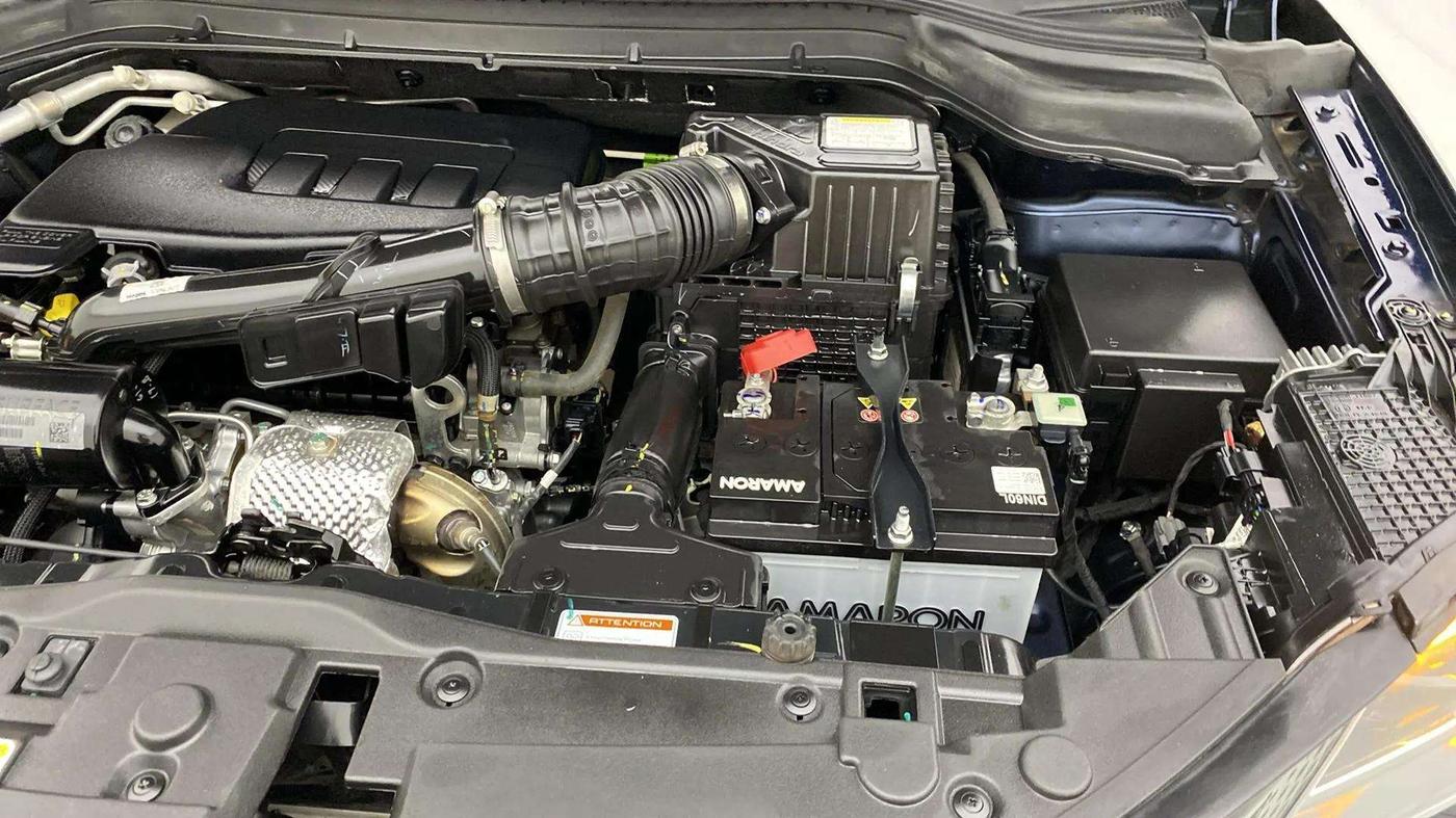 2024 Mahindra XUV 3XO AX5 1.2 L TCMPFI AT, Petrol, Automatic, 6,154 km, Engine View - Left