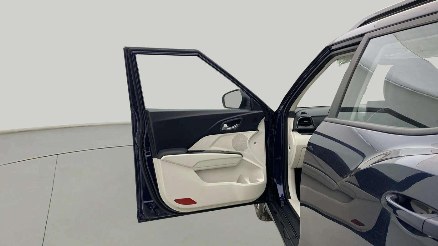2024 Mahindra XUV 3XO AX5 1.2 L TCMPFI AT, Petrol, Automatic, 6,154 km, LHS Front Door