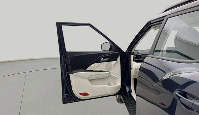 2024 Mahindra XUV 3XO AX5L 1.2 TGDi AT, Petrol, Automatic, 5,468 km, LHS Front Door