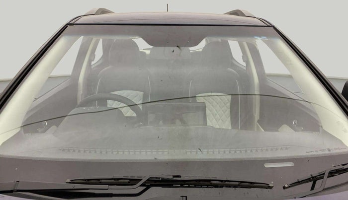 2024 Mahindra XUV 3XO AX5L 1.2 TGDi AT, Petrol, Automatic, 5,468 km, Front Windshield