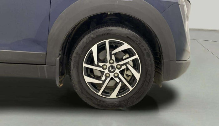 2024 Mahindra XUV 3XO AX5L 1.2 TGDi AT, Petrol, Automatic, 5,468 km, Right Front Wheel