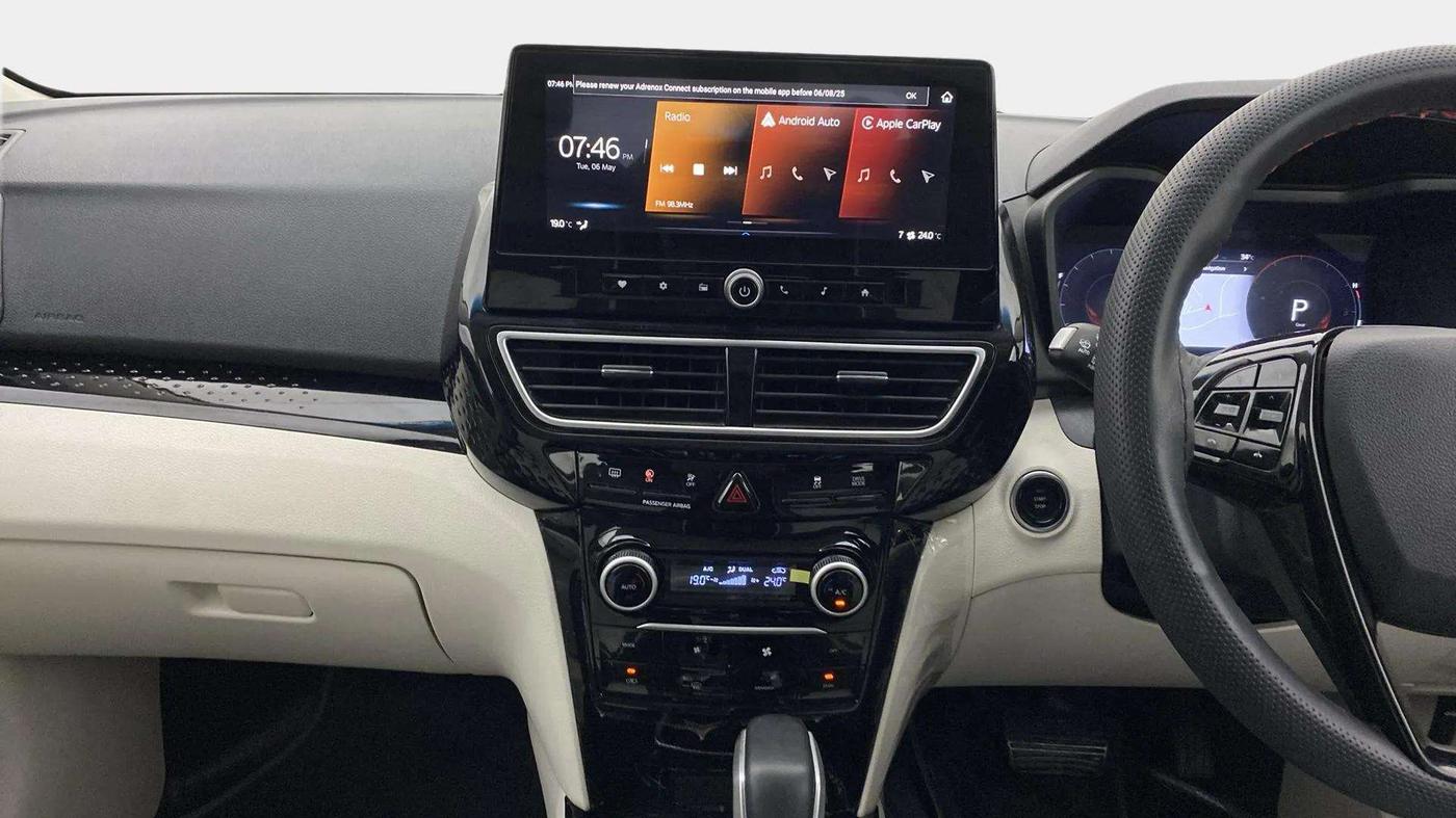 2024 Mahindra XUV 3XO AX5 1.2 L TCMPFI AT, Petrol, Automatic, 6,154 km, Air Conditioner