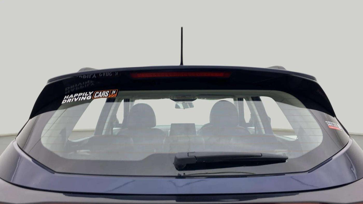2024 Mahindra XUV 3XO AX5 1.2 L TCMPFI AT, Petrol, Automatic, 6,154 km, Rear Windshield