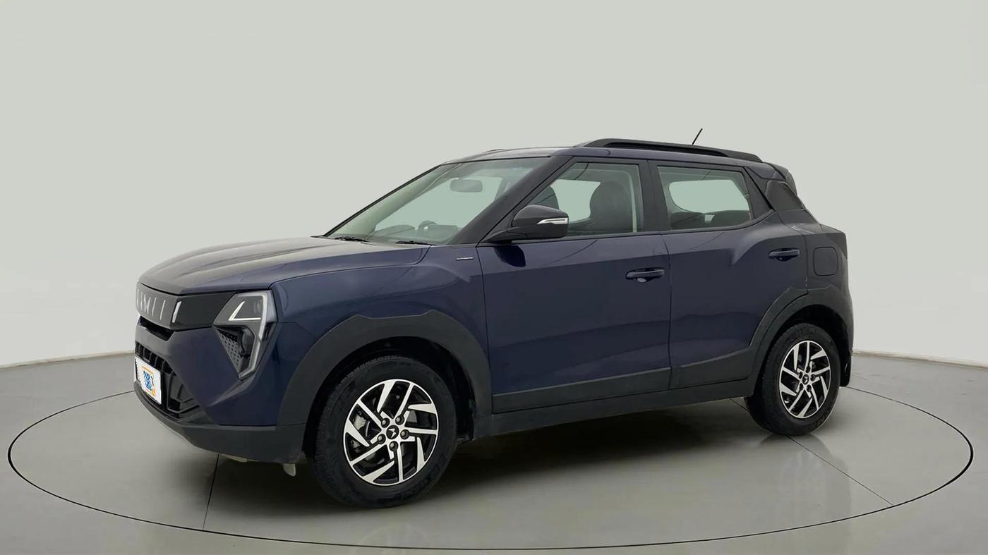 2024 Mahindra XUV 3XO AX5 1.2 L TCMPFI AT, Petrol, Automatic, 6,154 km, Left Front Diagonal