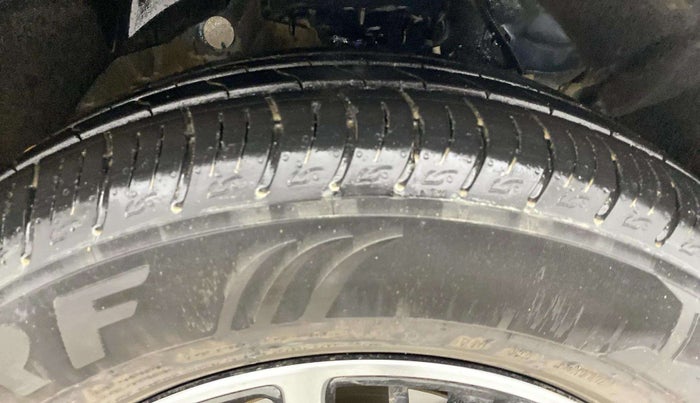 2024 Mahindra XUV 3XO AX5L 1.2 TGDi AT, Petrol, Automatic, 5,468 km, Right Front Tyre Tread