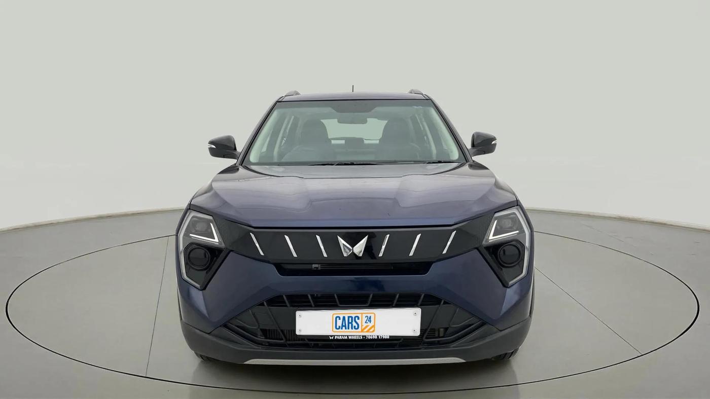2024 Mahindra XUV 3XO AX5 1.2 L TCMPFI AT, Petrol, Automatic, 6,154 km, Front